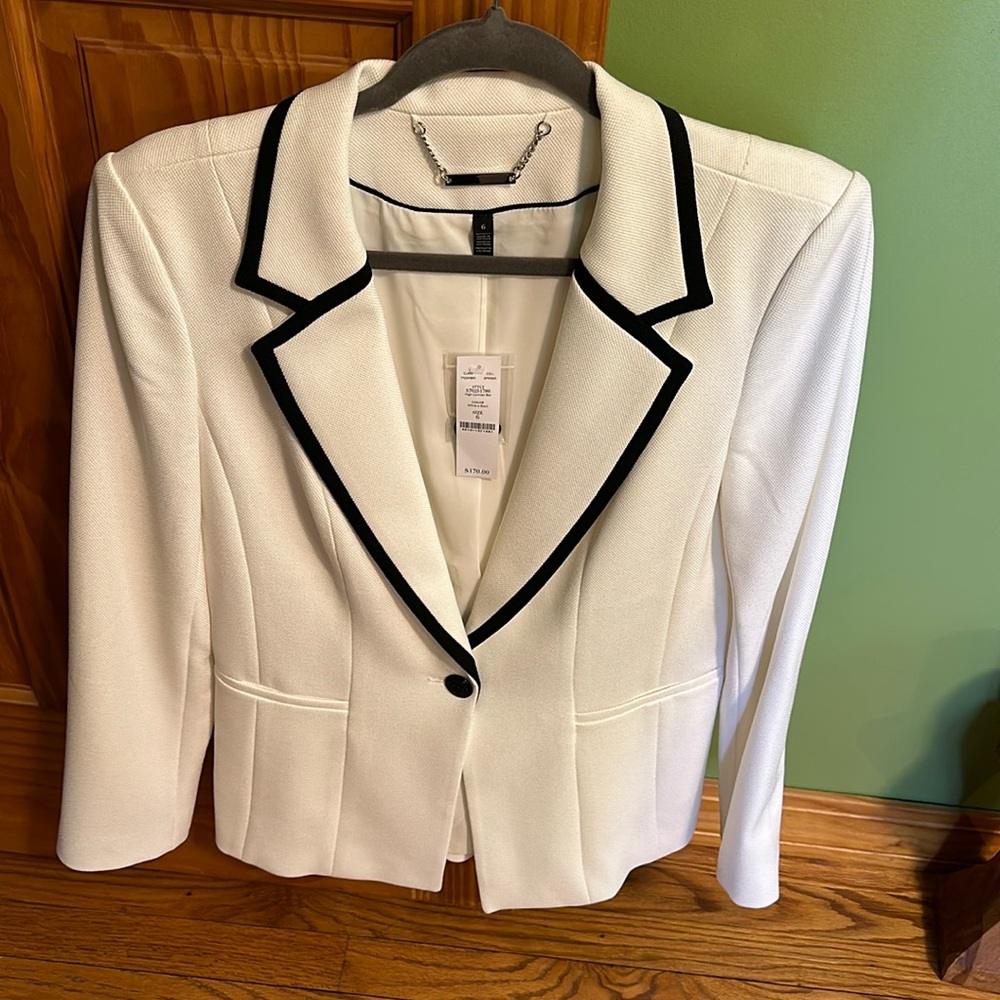 Stunning White House Black Market Blazer. New with tags. Size 6.